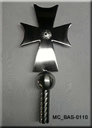 detalle bast&oacute;n de mando con cruz cromada